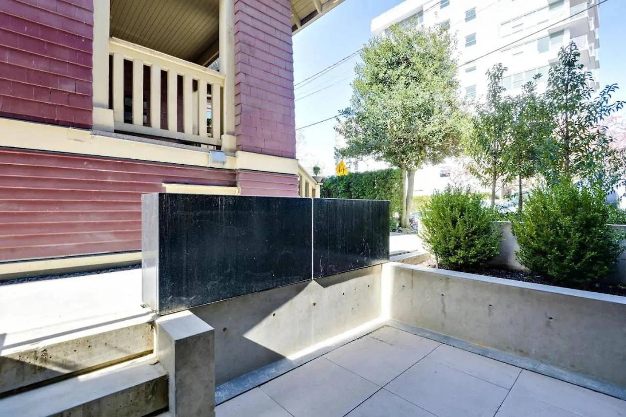 شقة Designer 2Br In Downtown Steps From Sunset Beach فانكوفر