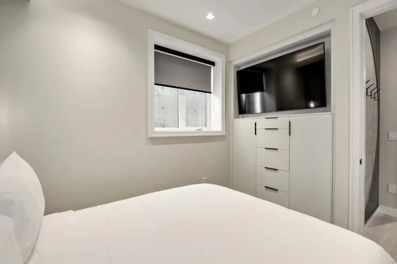 Apartment Designer 2Br In Downtown Steps From Sunset Beach Vancouver Kanada