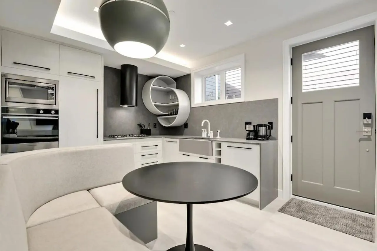 Apartment Designer 2Br In Downtown Steps From Sunset Beach Vancouver