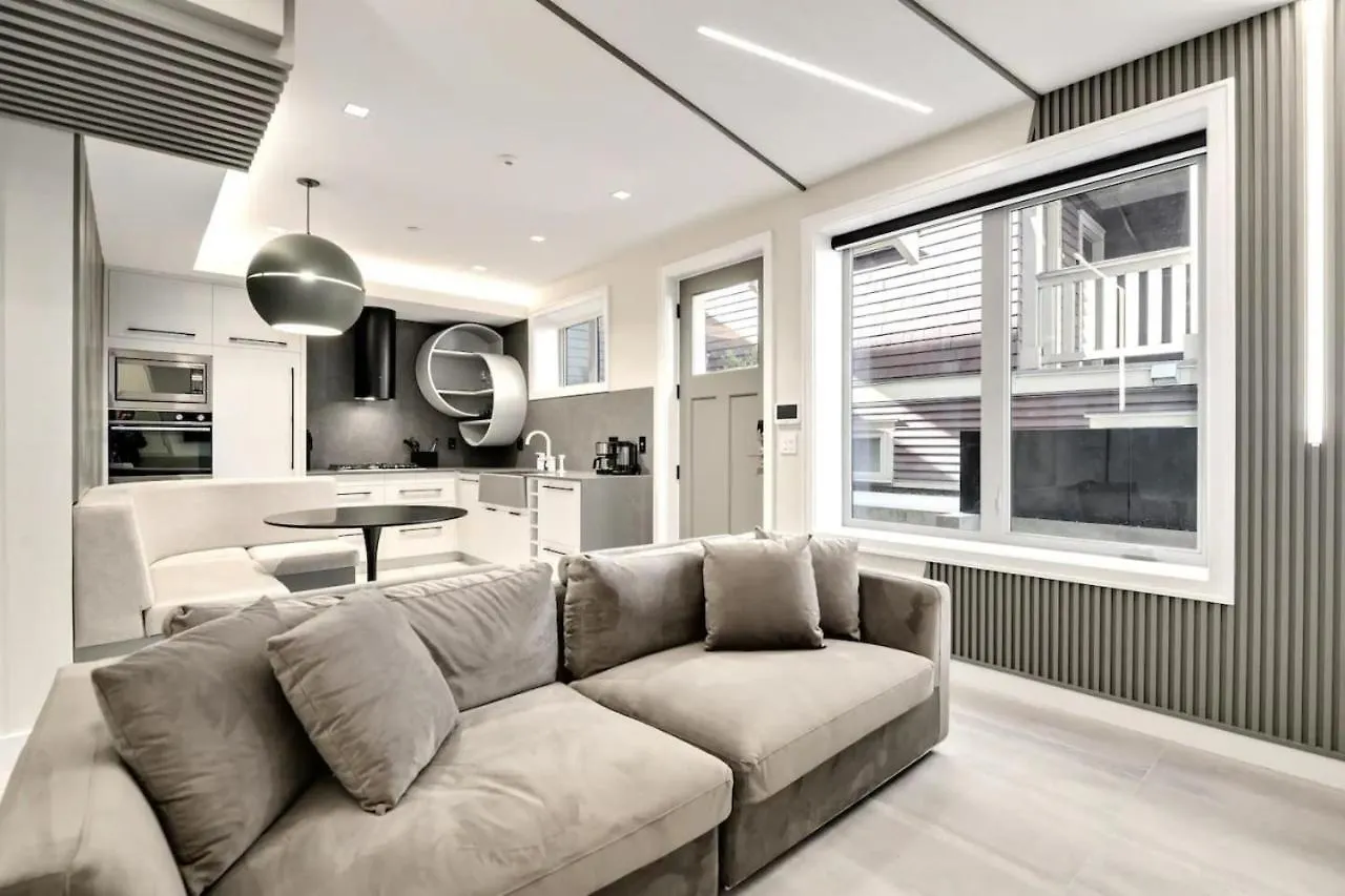 Designer 2Br In Downtown Steps From Sunset Beach Vancouver
